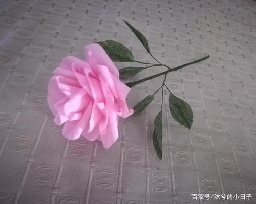 皱纹纸玫瑰花做法